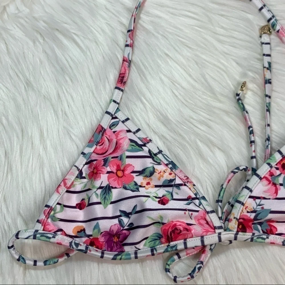 NWT Wildfox 90’s Floral Bikini Top